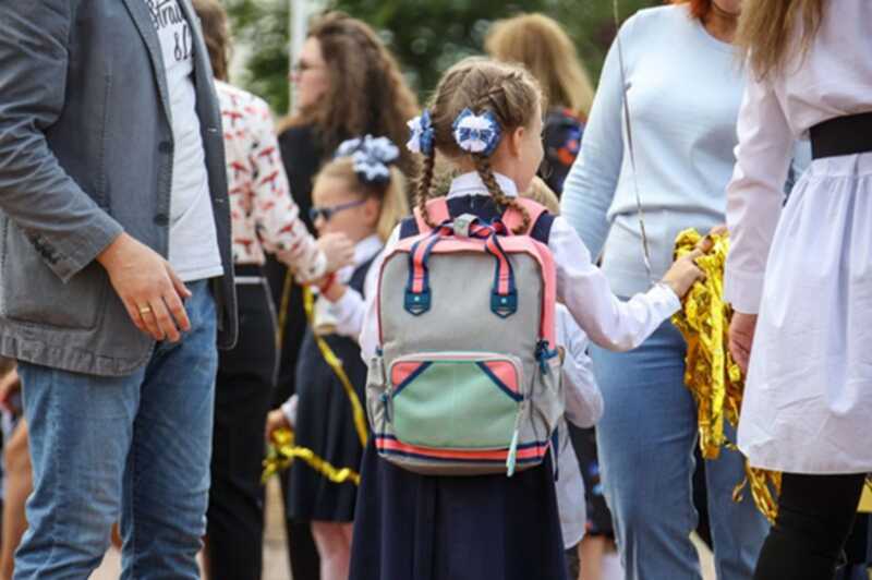 В российских школах родителям запрещено находиться на линейках 1 сентября