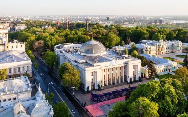 Цена парламентаризма: насколько эффективно и прозрачно Верховная Рада тратит деньги