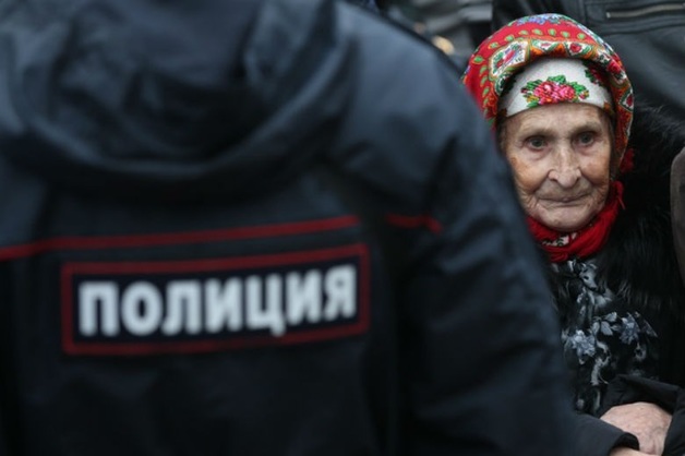 В Москве задержали пенсионерку за хранение пистолета с боевыми патронами