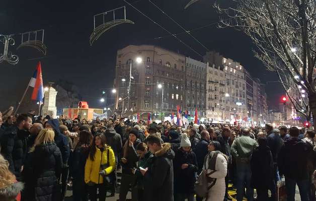 В Белграде на антиправительственный митинг протеста вышло 10 000 человек