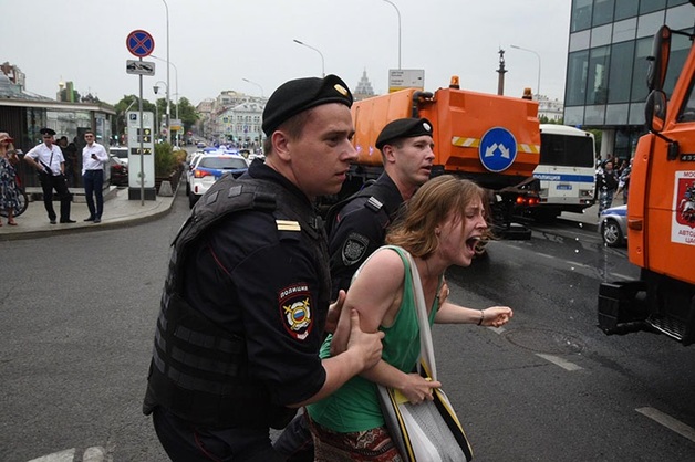 В Москве на акции задержали 400 человек