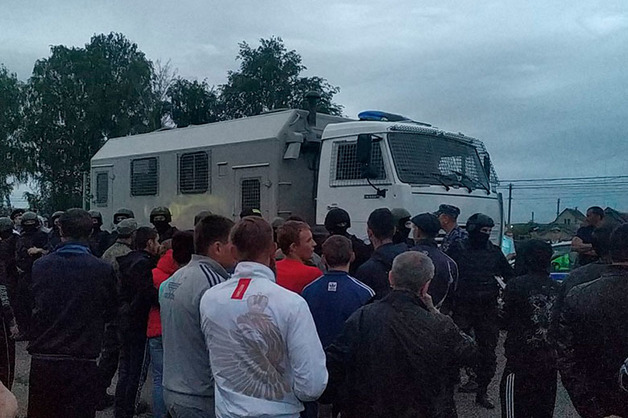 После массовой драки с цыганами и стихийного митинга в Чемодановке остались 20 полицейских