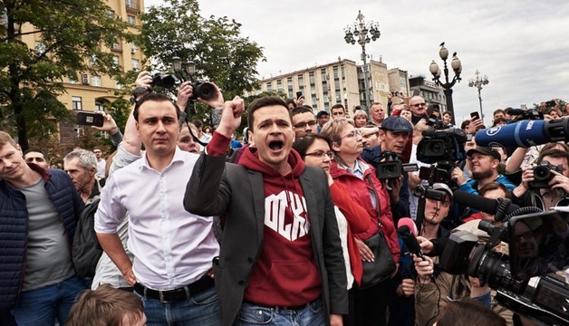 В Кремле разглядели «классический оранжевый сценарий» в действиях оппозиционных кандидатов в Мосгордуму