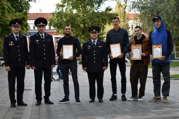 Иркутские скейтеры поймали грабителя, напавшего на пенсионерку