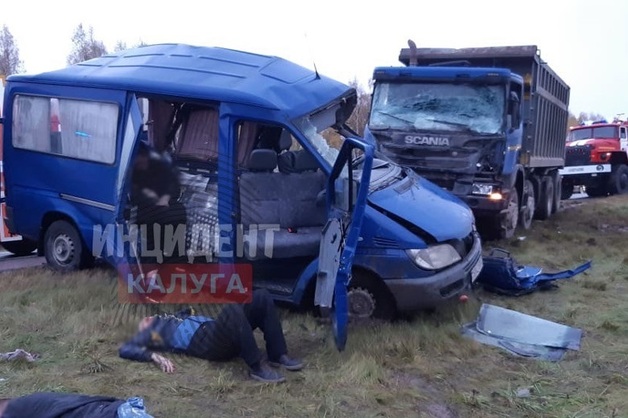 Под Калугой в ДТП с микроавтобусом погибли пять человек