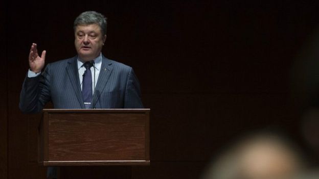 Выступая в Вашингтоне, Петр Порошенко пообещал, что до выдвижения кандидатуры нового главы правительства остались считанные часы. На самом деле это произошло через две недели