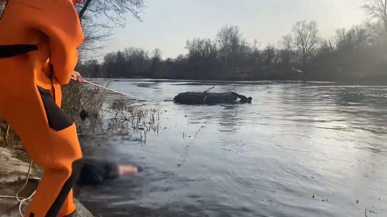 Спасатели подняли из воды тела двух погибших