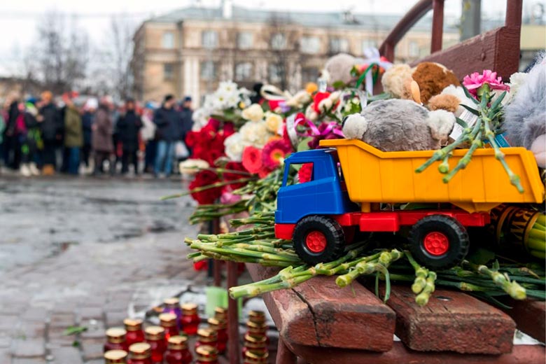 Стихийный мемориал в Кемерово