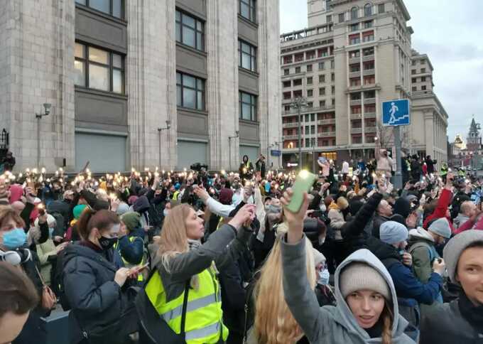 На митинг в поддержку Навального в Москве вышли несколько тысяч человек