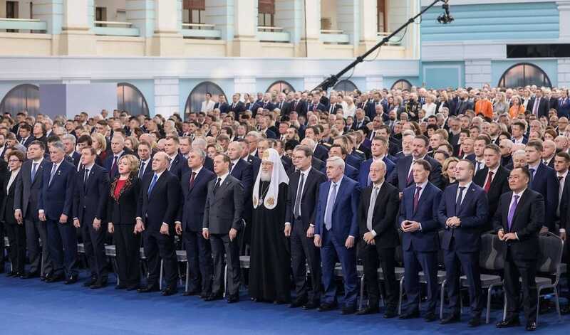 Почему миллиардеры, связанные с Путиным, начали покидать Россию в день начала войны?