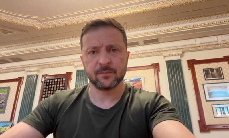 Зеленский сообщил о разрушении еще одного российского самолета в Крыму
