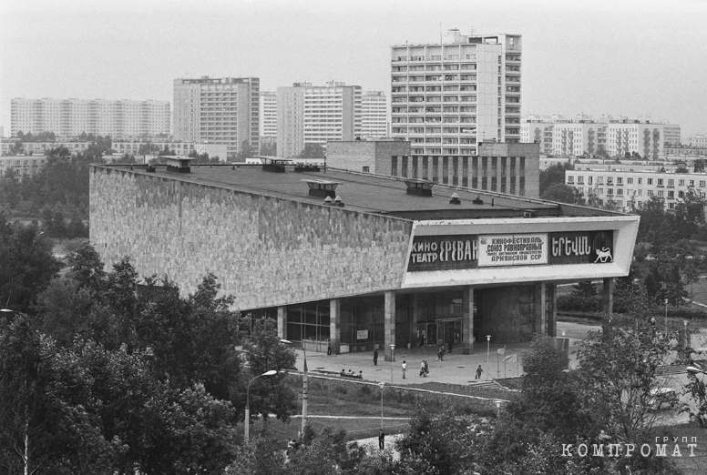 СССР. Москва. 6 июля 1982 г. Кинотеатр «Ереван» qhhikeidexihdvls